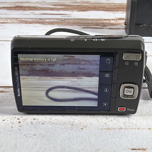 Kodak EasyShare M530 12.2MP Digital Camera – Carbon w/ Battery & Charger - Picture 4 of 6